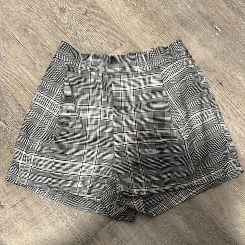 H&M Women's Gray Plaid Shorts